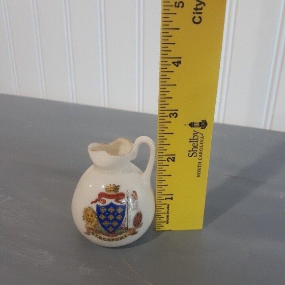 Stoke On Trent Heraldic China Mini Roman Handle Urn Crest of Stockport - Picture 5 of 5